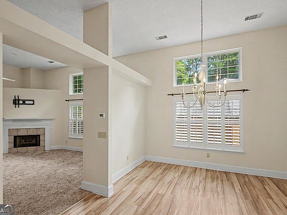 3rd image of 1667 Pondside Dr