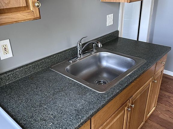 4th image of 18-28 W Main St #16962570