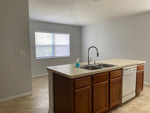 3rd image of 1884 SE Mandrake Cir