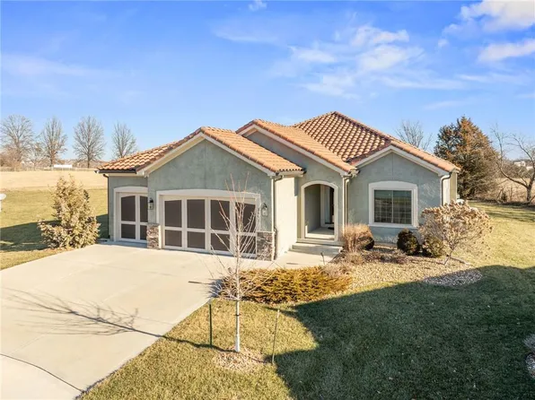 3901 SW Odell Dr, Lees Summit, MO 64082