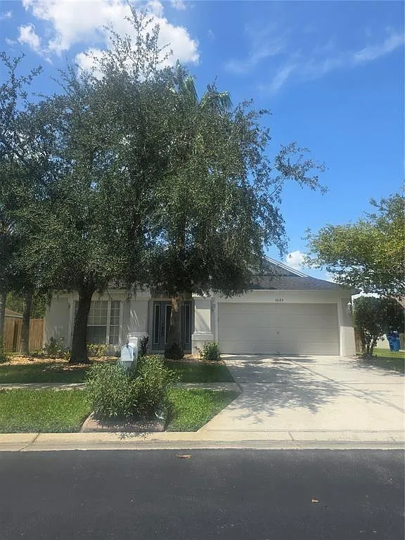 4 bed, 2.0 bath, 1956 sqft, $2,500 — Photo 1