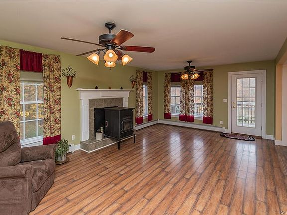 4th image of 54 Cragsmoor Rd