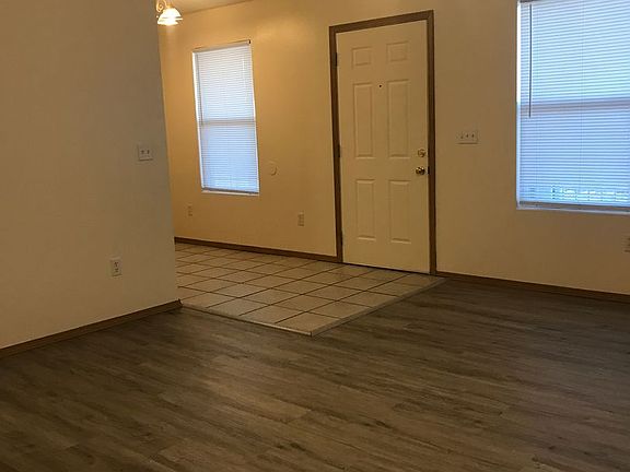 5th image of 207 S Oak Cliff Ave #9