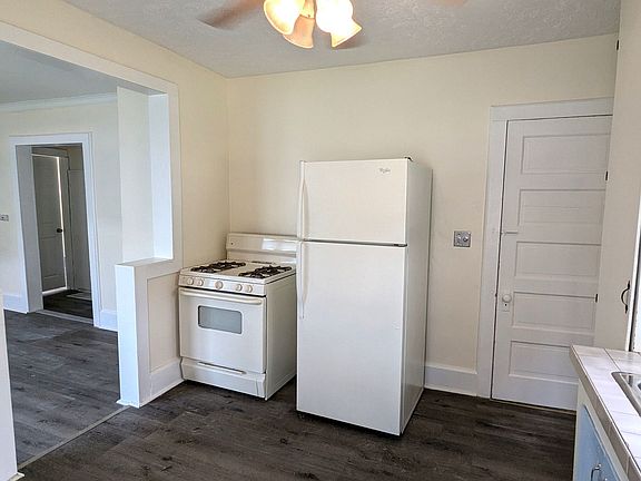 4th image of 1138 E Larch Ave