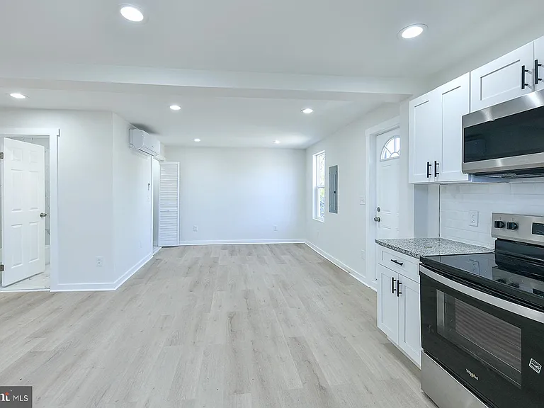 2330 Bryant Ave #4 — Photo 9