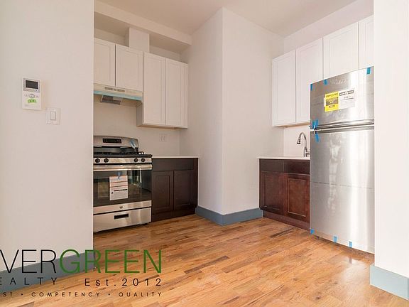 2nd image of 476 Gates Ave #2E