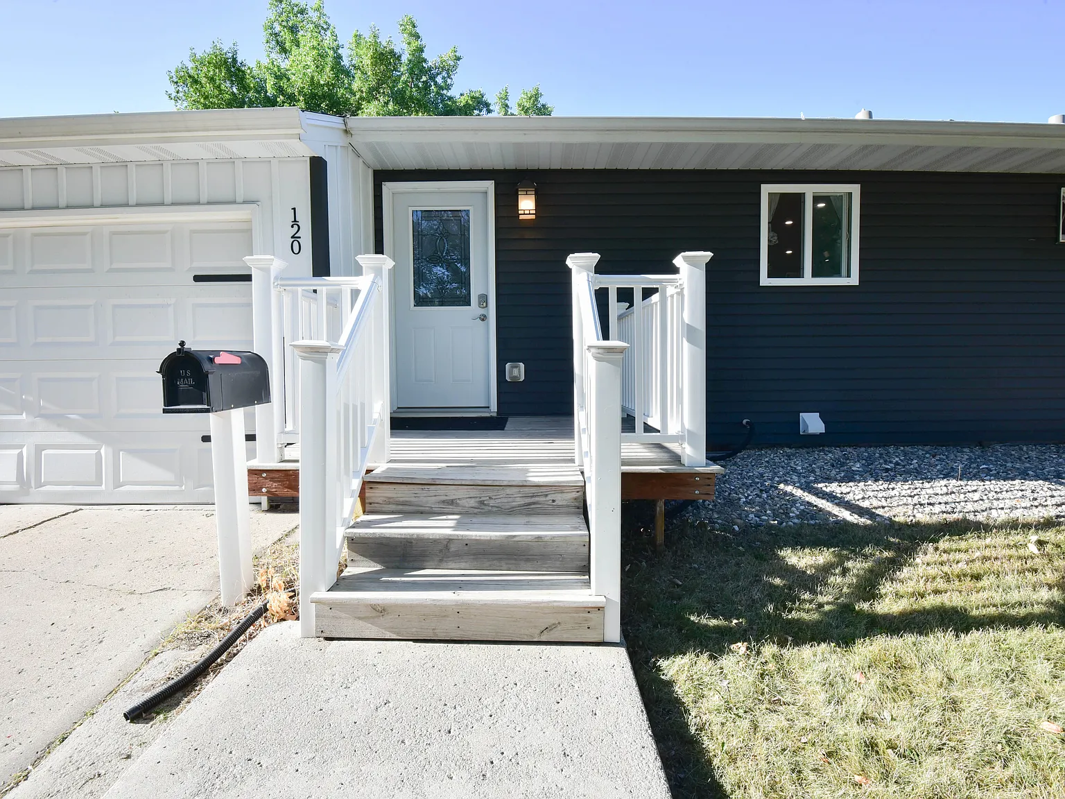 3 bed, 2252 sqft, $2,600 — Photo 3