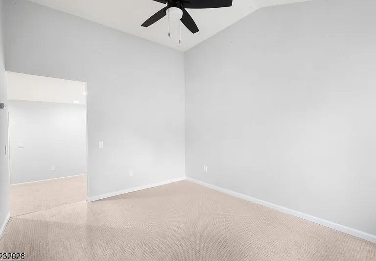 318 Main St — Photo 13