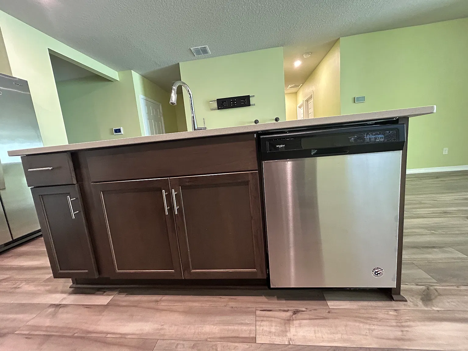3 bed, 1734 sqft, $2,184 — Photo 3