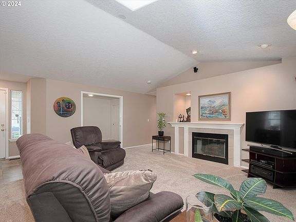 5th image of 4008 NE 38th St