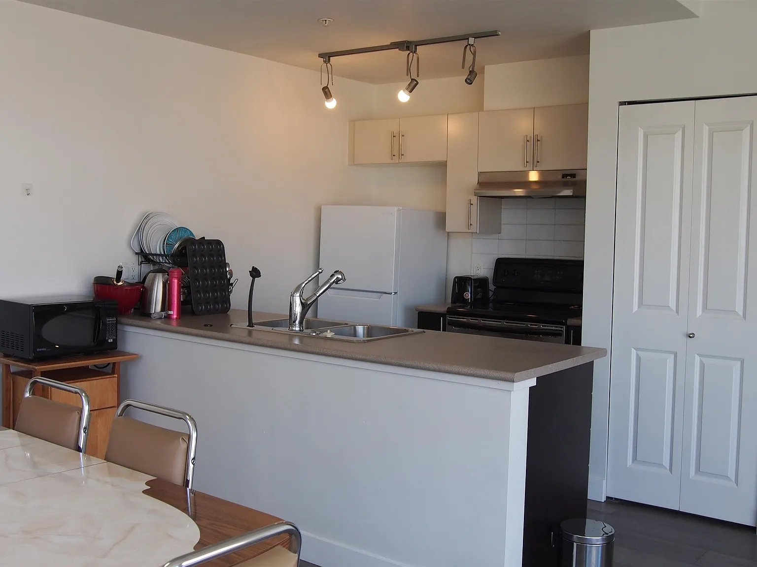 2 bed, 885 sqft, $4,000 — Photo 4