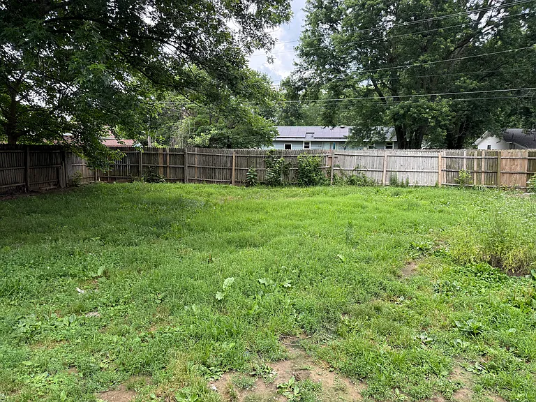 908 S East St — Photo 8