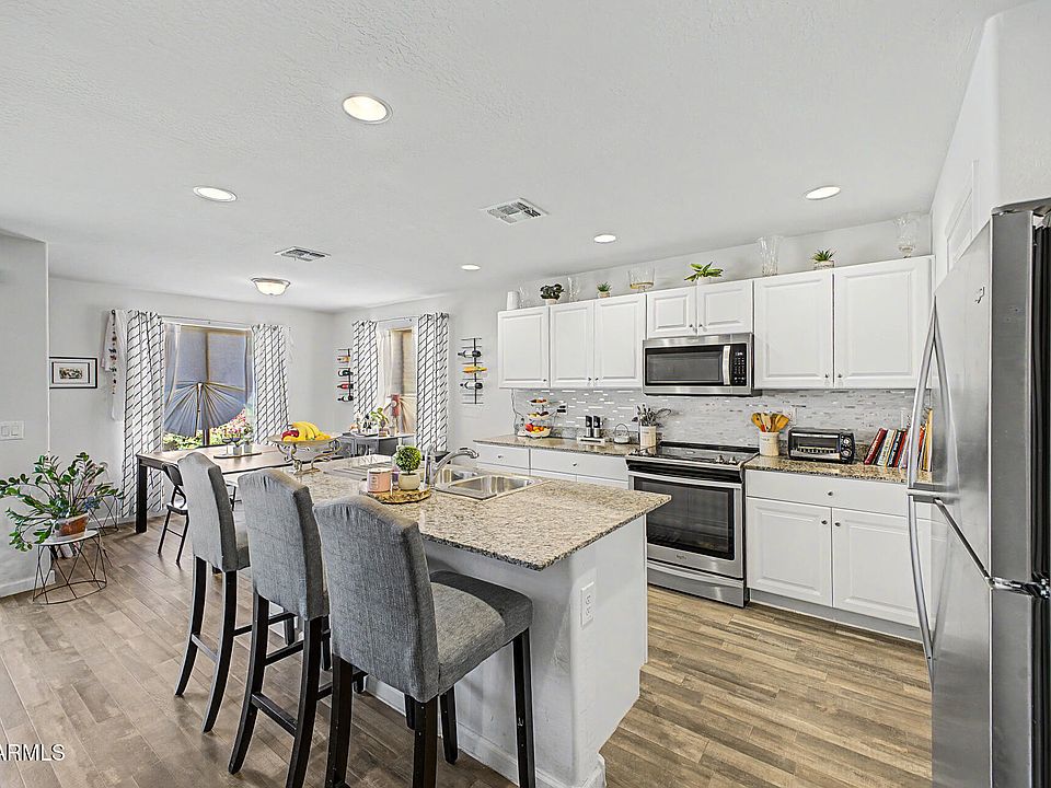 1st image of 808 W CAROLINE Street