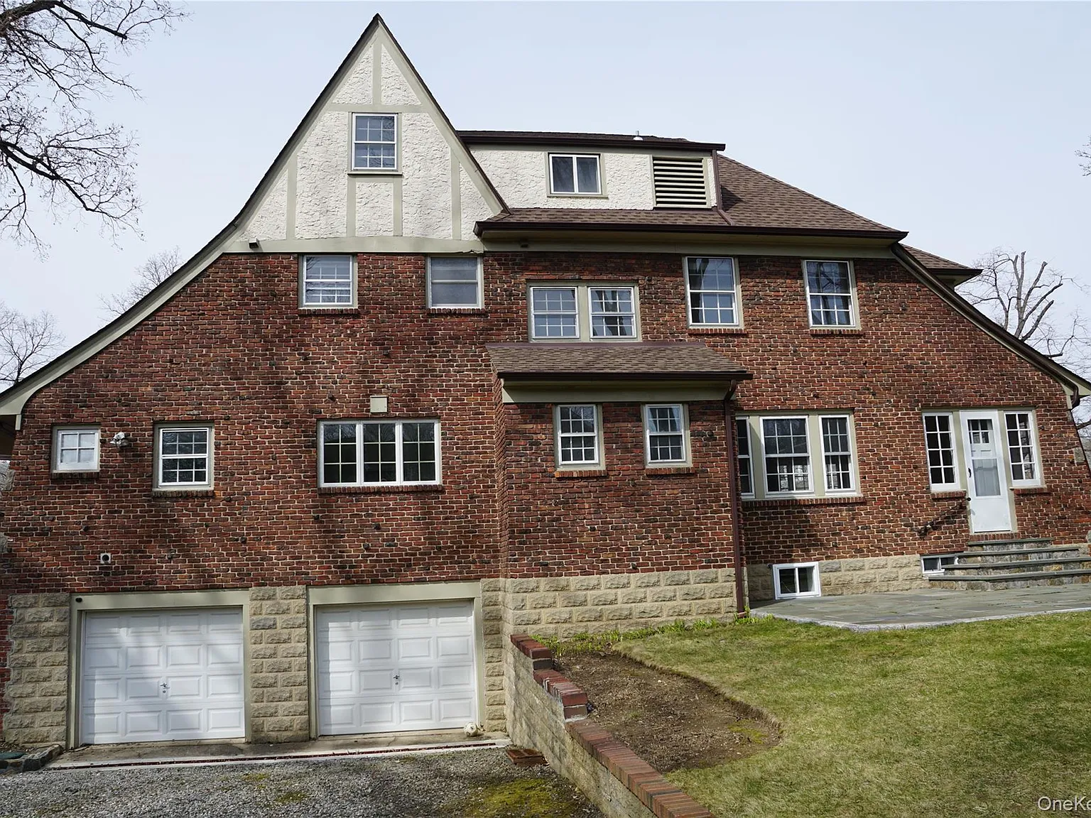 4 bed, 3.5 bath, 3809 sqft, $9,507 — Photo 3