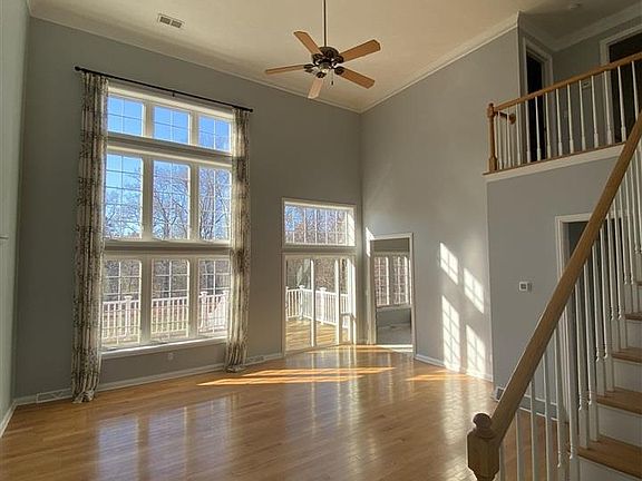 5th image of 251 Villa Ray Dr