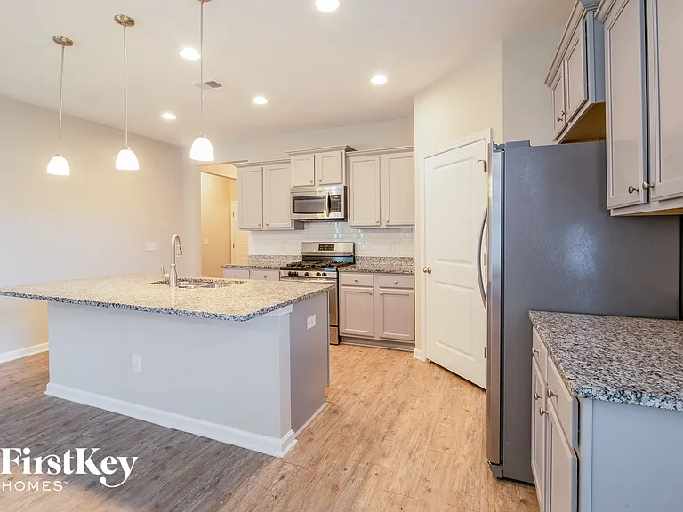 510 Wayton Cir — Photo 6
