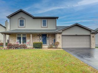530 Flora Dr, Algonquin, IL