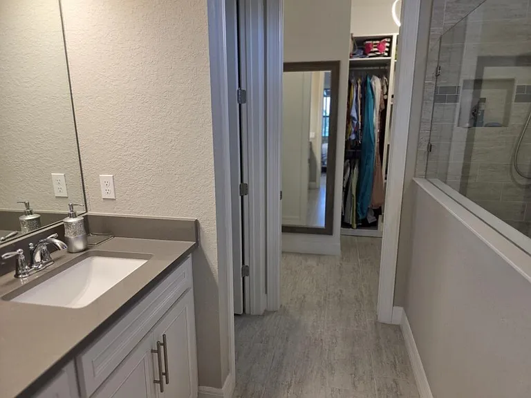 527 SE Vallarta Dr — Photo 14