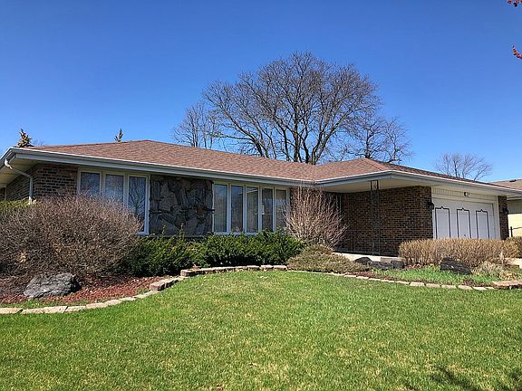 3rd image of 15140 Larkspur Ln