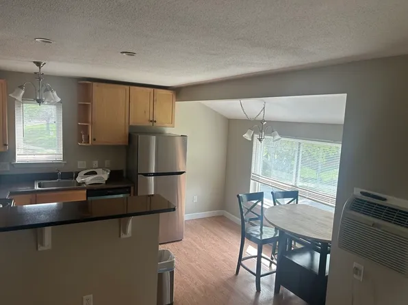 53 Saint Kolbe Dr #U-b, Holyoke, MA 01040