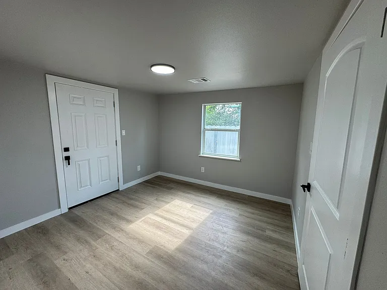 3919 Elysian St #4 — Photo 12