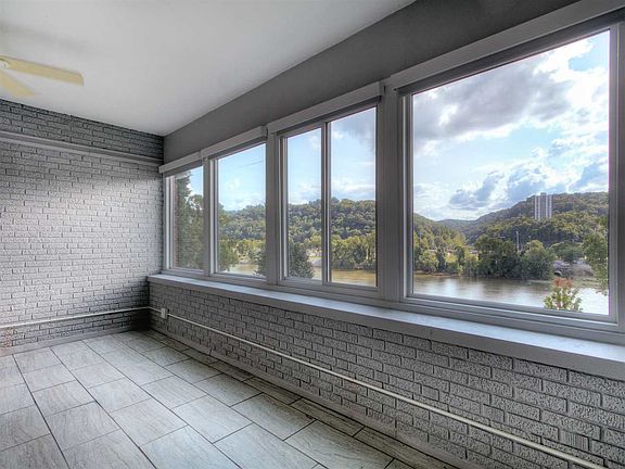 5th image of 1570 Kanawha Blvd E APT 202