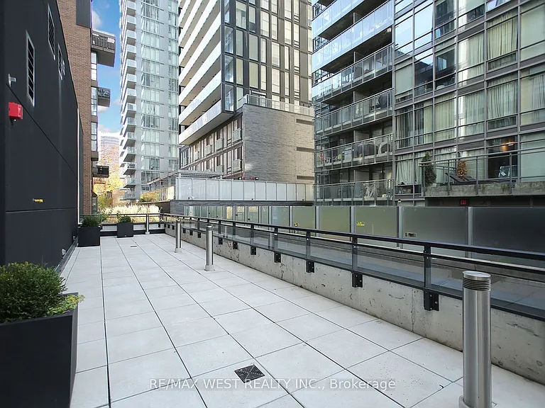 17 Dundonald St #309 — Photo 23