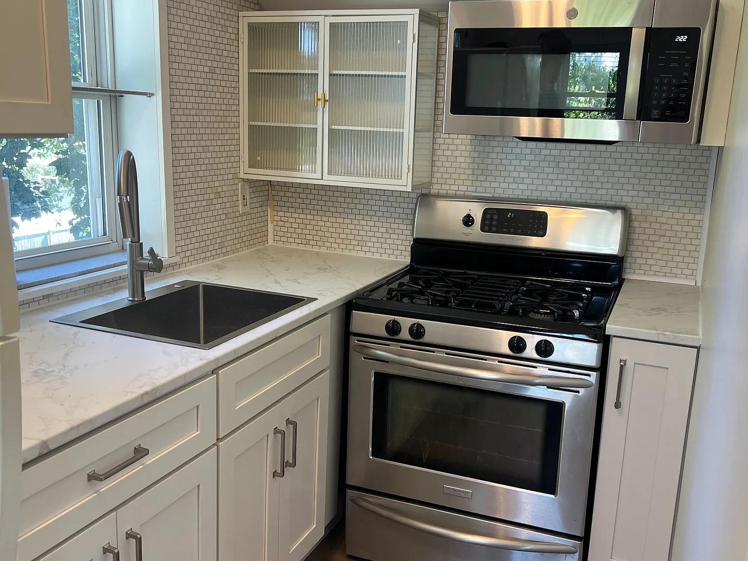 1 bed, 550 sqft, $2,200 — Photo 2