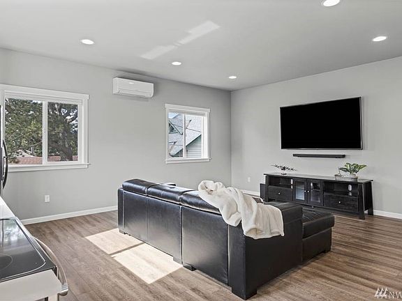 2nd kitchen with flex space