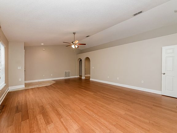 5th image of 1018 Brenton Leaf Dr