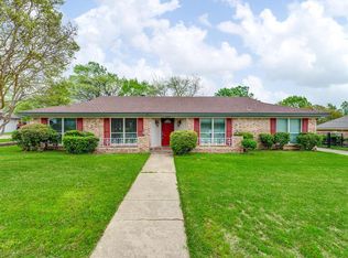 609 Robindale Dr, Bedford, TX 76022