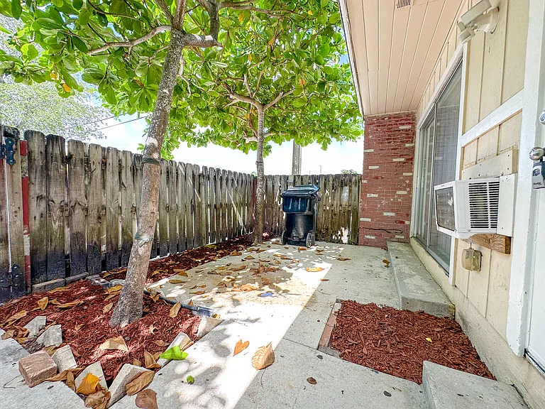 1029 S K St #3 — Photo 12
