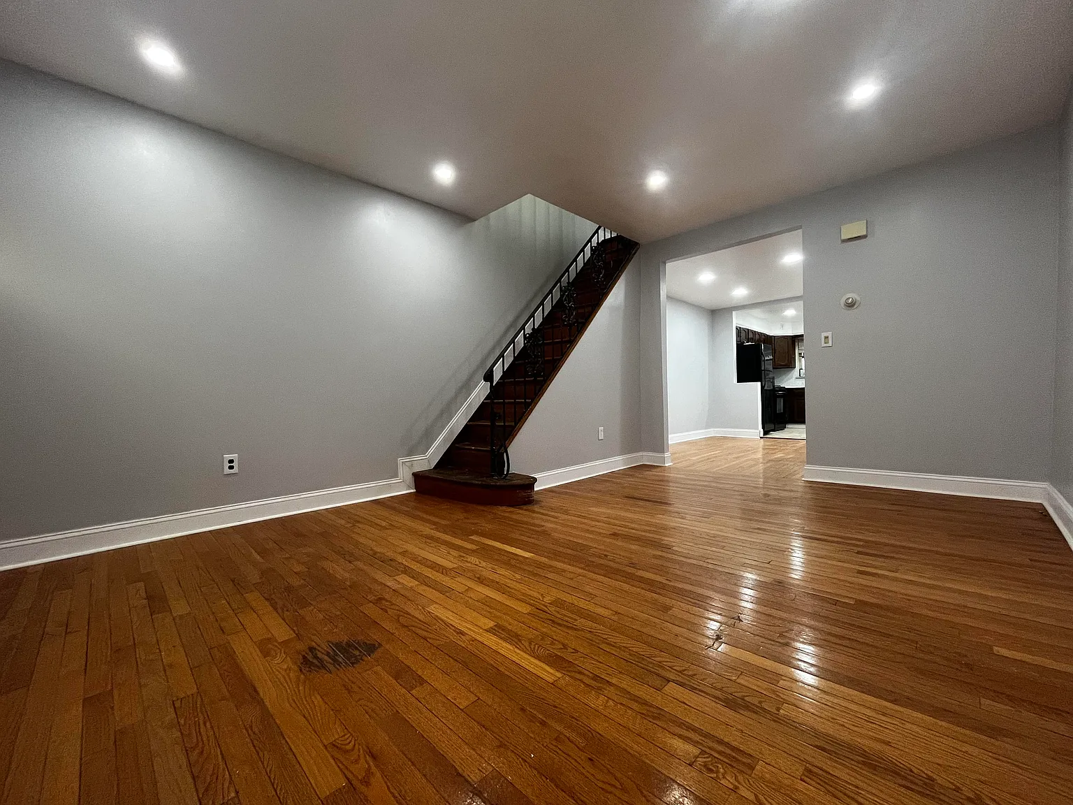 3 bed, 960 sqft, $1,890 — Photo 4