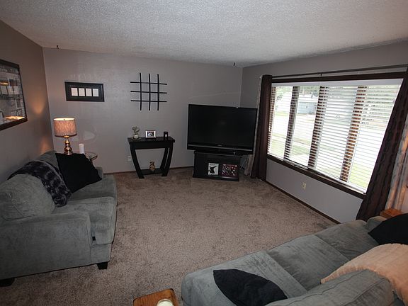2nd image of 916 University Ave