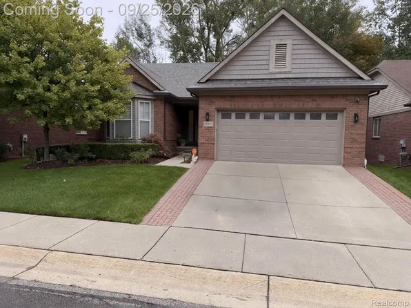 29912 Trailwood Dr, Warren, MI 48092