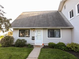 828 Eastbrooke Ln, Rochester, NY 14618