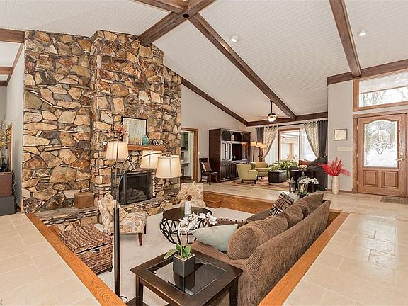 4th image of 37925 Chagrin Blvd