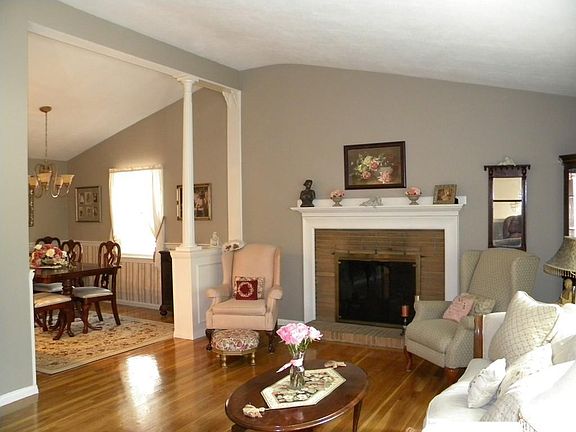 4th image of 45 Dawson Dr