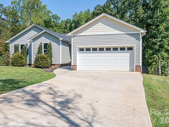 3rd image of 823 Limerick Dr #71