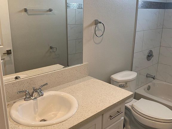 4th image of 939 1/2 S Soto St #939-1/2