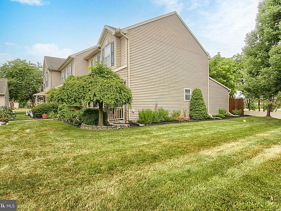 4th image of 144 Spruce Ct #U-0004