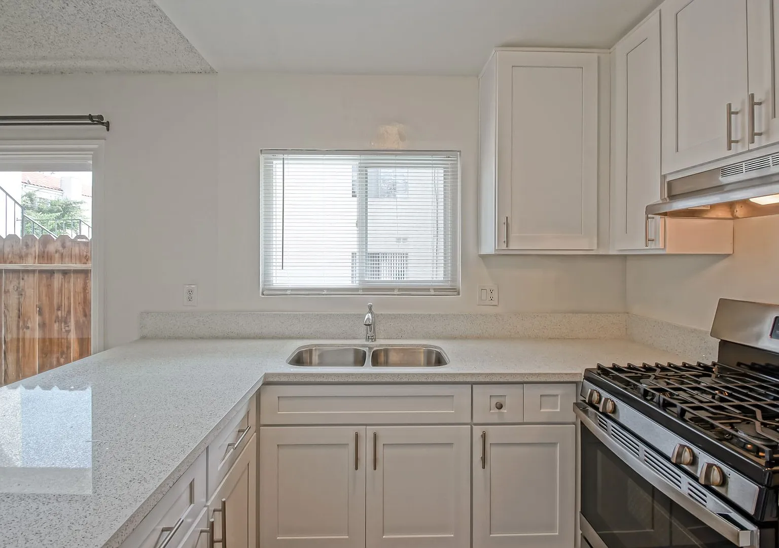 2307 Carnegie Lane — Photo 3