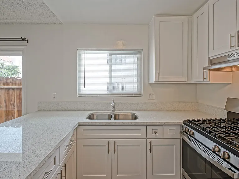 2307 Carnegie Ln — Photo 3