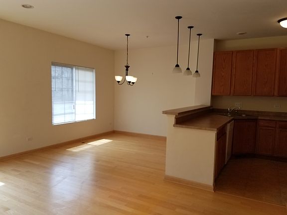 5th image of 647 Windsor Dr #647