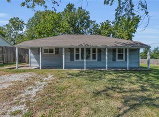 7106 NE Kranz Rd, Gladstone, MO 64118