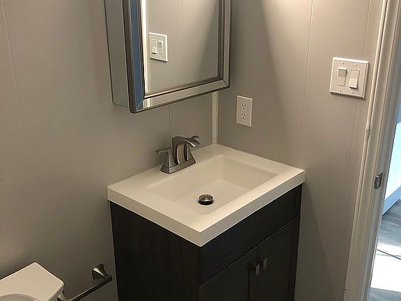 2nd image of 100 Ravenwood Dr