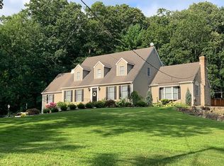 2 Hillock Ct, Huntington, NY 11743