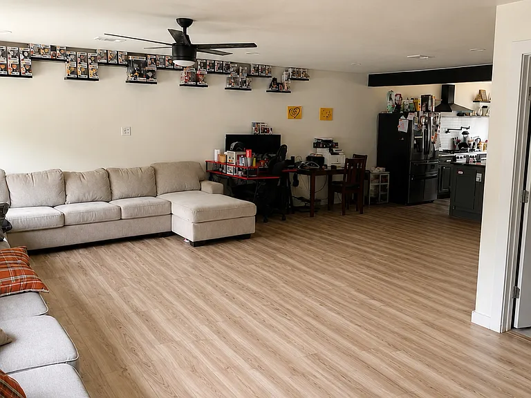 2122 Riviera Dr — Photo 5