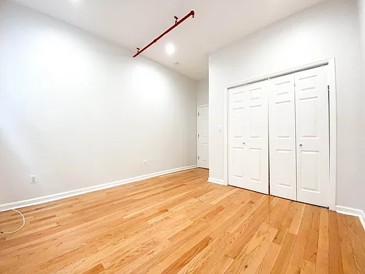 Rented by RealTegrity NY LLC | media 31