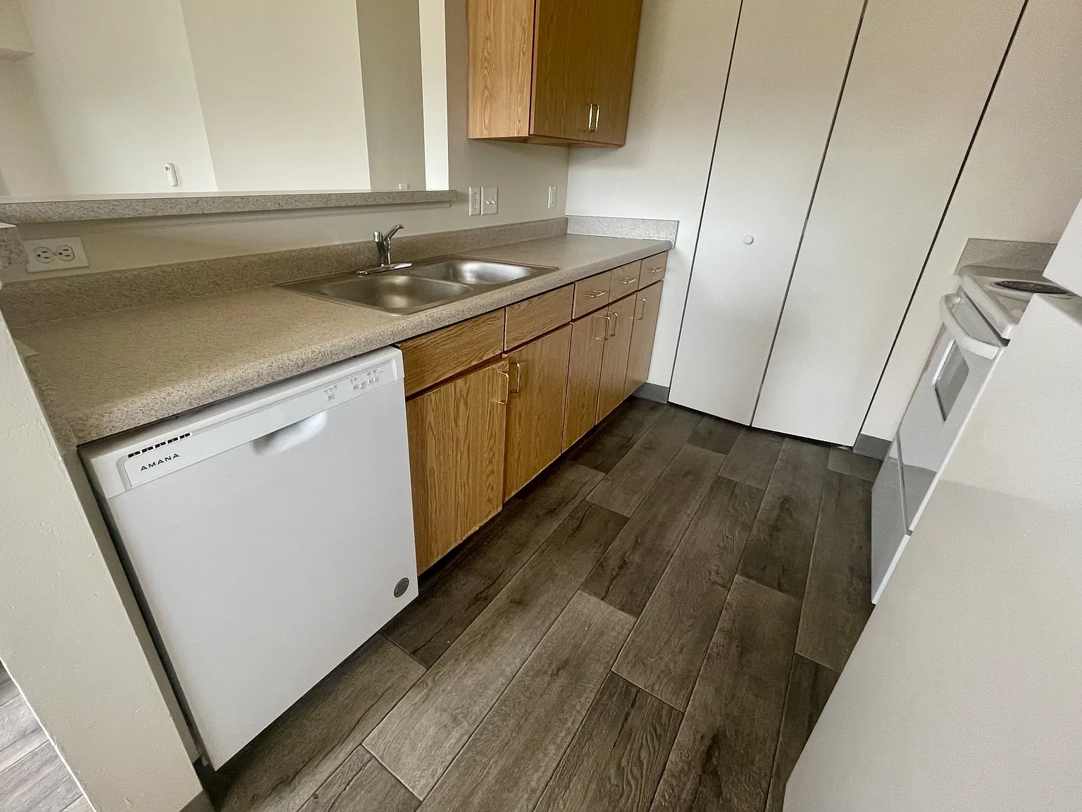 Hawks Ridge Apartments — Photo 4